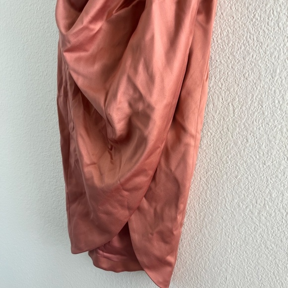 HOUSE OF CB | Luxury 'LORETTA' Satin Off Shoulder Dress in Blush Pink | Size XS - Picture 10 of 16